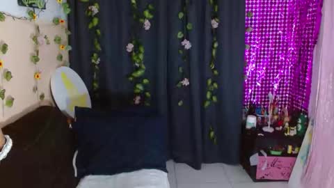 Snapshot of liliandoll chatting on April 7, 11:48 pm yesica online show from April 7, 11:48 pm