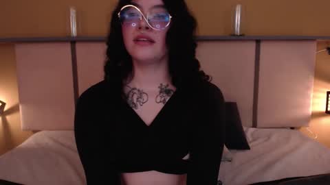  Lili  online show from November 7, 3:01 pm