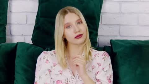 LiliLinn online show from January 21, 2:15 pm