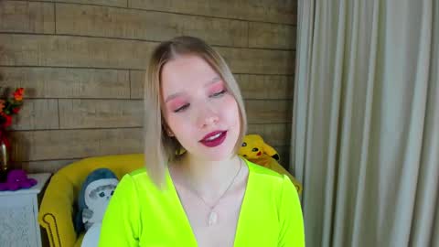 LiliLinn online show from February 26, 8:04 am