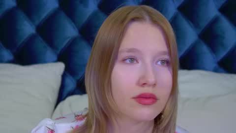 LiliLinn online show from October 22, 6:02 am