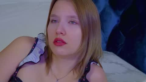 LiliLinn online show from October 28, 4:49 am