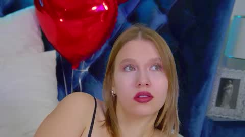 LiliLinn online show from November 15, 5:05 am