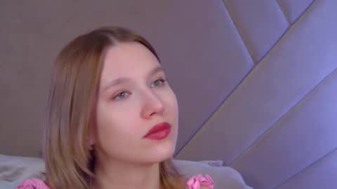 LiliLinn online show from December 1, 5:01 am