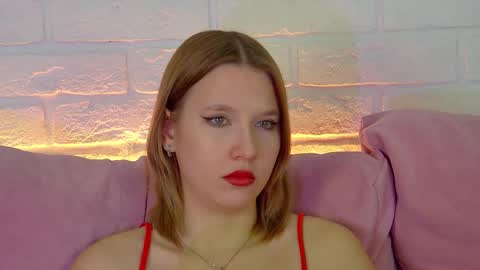 LiliLinn online show from December 5, 5:05 am