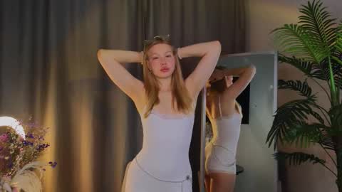 Snapshot of lililok101 chatting on October 13, 2:11 am lililok101 online show from October 13, 2:11 am