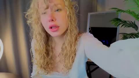 Snapshot of lililok101 chatting on October 27, 2:26 am lililok101 online show from October 27, 2:26 am