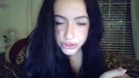 Snapshot of lililuvsy0u chatting on May 18, 4:40 am lililuvsy0u online show from May 18, 4:40 am