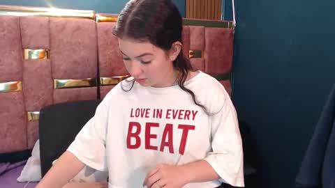 lilimini online show from April 14, 8:04 pm