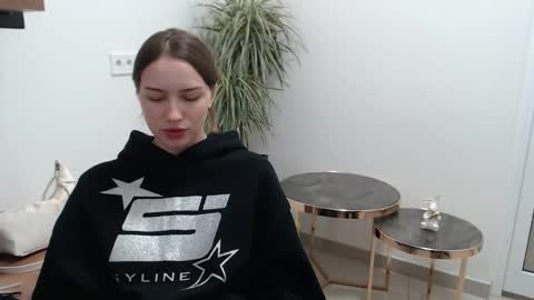 Snapshot of lilit_sweet_ chatting on October 28, 10:52 am lilit_sweet_ online show from October 28, 10:52 am