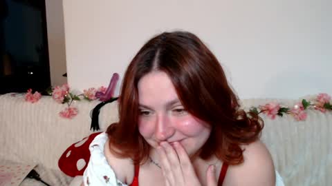 Snapshot of lilith___moon chatting on April 16, 9:39 pm Lilly online show from April 16, 9:39 pm