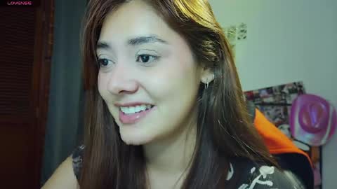 Snapshot of lilith_cruzz chatting on April 16, 3:29 am Lilith online show from April 16, 3:29 am