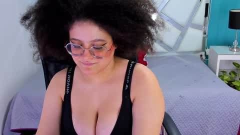 Snapshot of lilith_mesa chatting on December 20, 7:44 am Lilith online show from December 20, 7:44 am