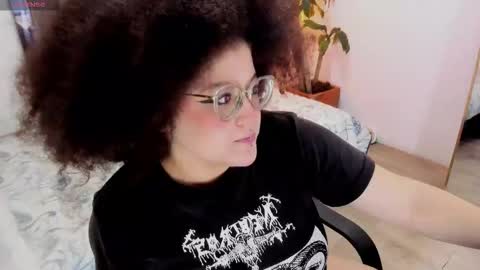 Snapshot of lilith_mesa chatting on October 19, 3:40 am Lilith online show from October 19, 3:40 am