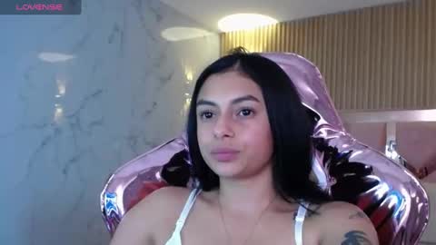 Snapshot of lilith_petit_sub chatting on February 13, 4:39 pm Lilith  online show from February 13, 4:39 pm
