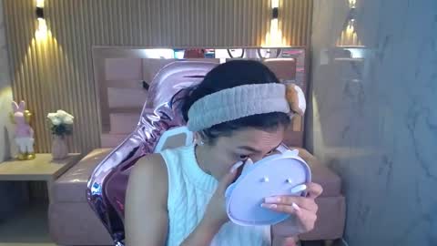 Snapshot of lilith_petit_sub chatting on February 15, 12:54 pm Lilith  online show from February 15, 12:54 pm