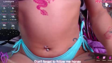 Snapshot of lilith_petit_sub chatting on February 19, 5:27 pm Lilith  online show from February 19, 5:27 pm