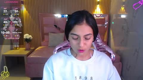 Snapshot of lilith_petit_sub chatting on March 8, 10:11 am Lilith  online show from March 8, 10:11 am