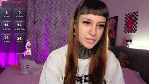 Snapshot of lilith_poison chatting on October 22, 7:35 pm lilith_poison online show from October 22, 7:35 pm