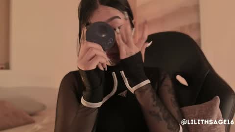 lilith_sage_ online show from September 16, 11:55 am