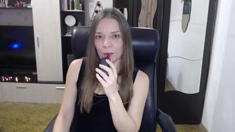 lilith small21 online show from December 17, 9:15 am