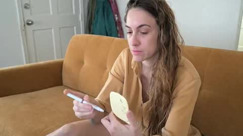 L online show from October 29, 8:10 pm