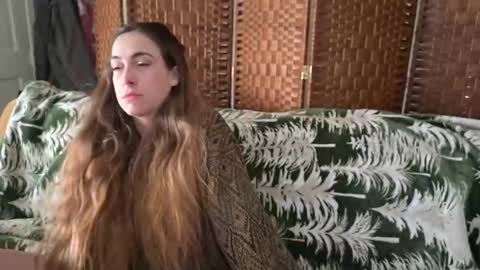 L online show from February 14, 4:04 pm