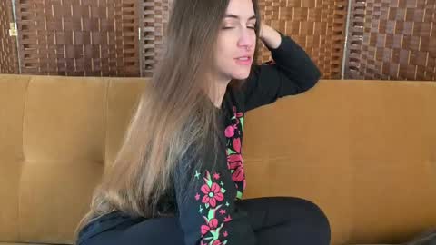 L online show from February 17, 5:19 pm