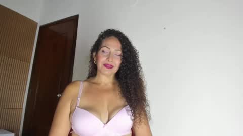 Snapshot of lilithphillis1 chatting on March 19, 5:28 pm lilithphillis1 online show from March 19, 5:28 pm
