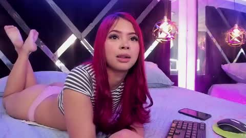 lill_kims online show from April 24, 12:40 pm