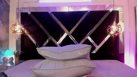 lill_kims online show from April 29, 5:30 pm