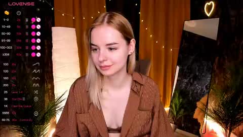 Snapshot of lillian_shine chatting on April 26, 7:50 am Lillian online show from April 26, 7:50 am