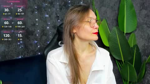 Snapshot of lillian_white1 chatting on February 2, 12:53 am lillian_white1 online show from February 2, 12:53 am