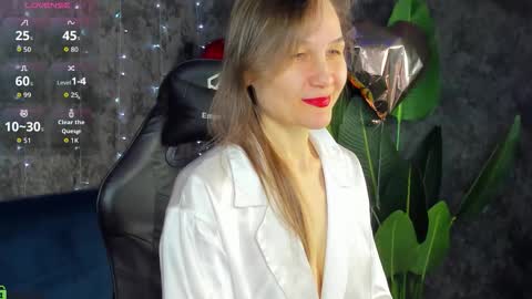 Snapshot of lillian_white1 chatting on February 24, 1:03 am lillian_white1 online show from February 24, 1:03 am