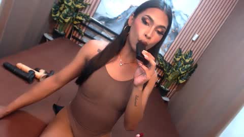 Snapshot of lilliana_emerald chatting on February 3, 6:24 pm Lilianna online show from February 3, 6:24 pm