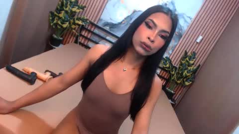 Snapshot of lilliana_emerald chatting on February 17, 6:36 pm Lilianna online show from February 17, 6:36 pm