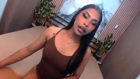 Snapshot of lilliana_emerald chatting on February 22, 7:01 pm Lilianna online show from February 22, 7:01 pm