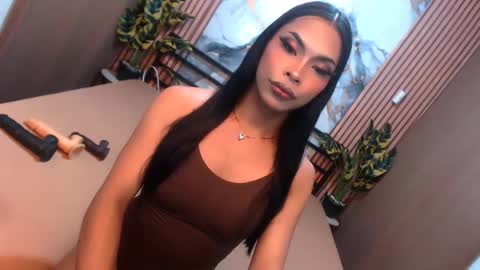 Snapshot of lilliana_emerald chatting on February 26, 9:03 pm Lilianna online show from February 26, 9:03 pm