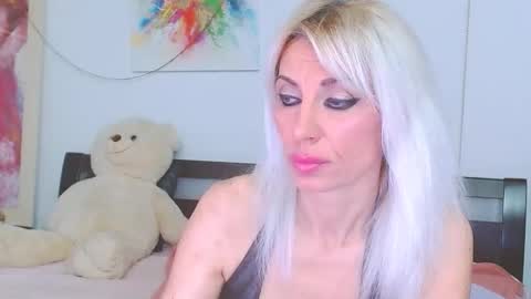 Lara online show from April 19, 5:56 pm