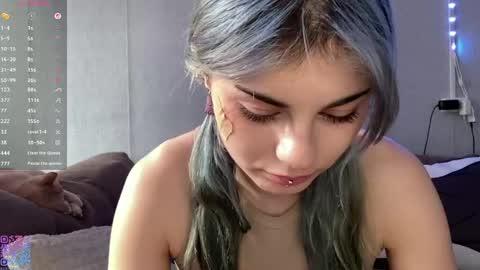 Amelia online show from May 28, 1:19 pm