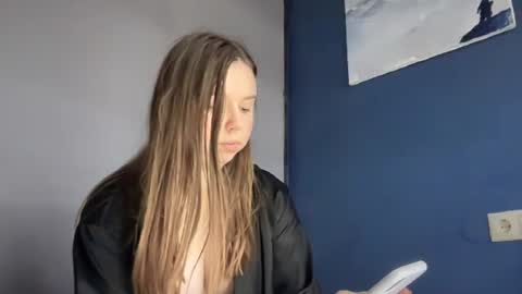 Snapshot of lillianx9zbld chatting on October 10, 10:25 am Lily online show from October 10, 10:25 am