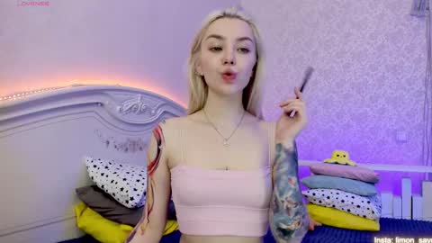 Snapshot of lillimooore chatting on January 19, 11:53 pm LilliMoore online show from January 19, 11:53 pm