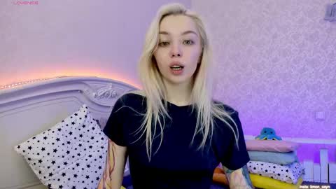 Snapshot of lillimooore chatting on January 23, 11:58 pm LilliMoore online show from January 23, 11:58 pm