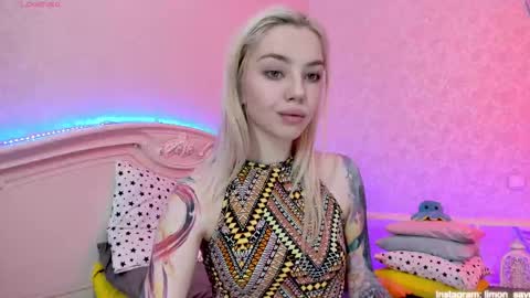 Snapshot of lillimooore chatting on February 2, 1:34 am LilliMoore online show from February 2, 1:34 am