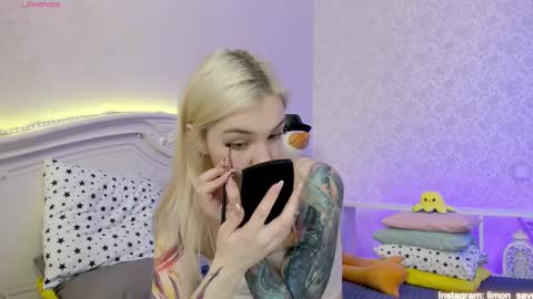 Snapshot of lillimooore chatting on February 12, 12:05 am LilliMoore online show from February 12, 12:05 am
