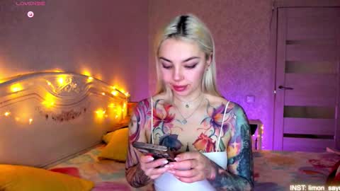 LilliMoore online show from March 12, 11:22 pm