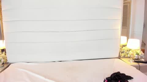 Snapshot of lilly_2809_ chatting on September 12, 4:23 am Lizeth follow me in my igimlilycute 3 online show from September 12, 4:23 am