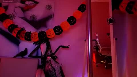 Snapshot of lilly_4u chatting on November 5, 7:36 pm Lilly online show from November 5, 7:36 pm