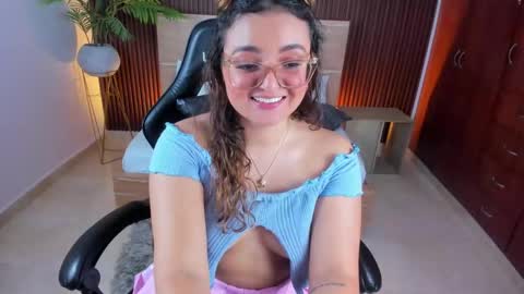 L I L L Y online show from February 8, 10:51 pm