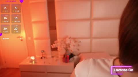 Lilly Colins online show from October 24, 7:10 pm